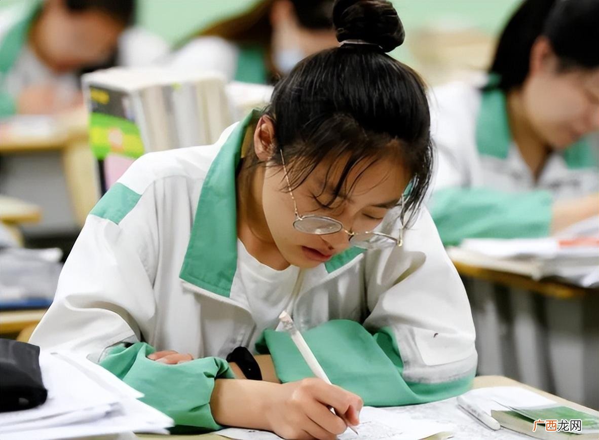 过来人的建议很中肯，学生早了解有好处 高中生住校好还是走读好