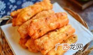 面粉、泡打粉、盐、牛奶、油、鸡蛋、水混合后揉成面团 油条酥怎么做，油条酥怎么做好吃