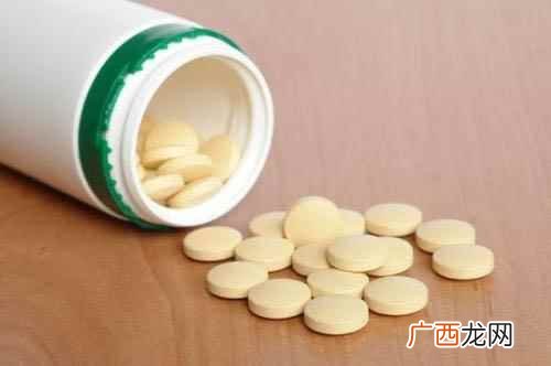 六类药不宜用热开水送服 用饮料吃药可以吗