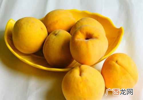 黄桃罐头材料:适量黄桃、适量冰糖、淀粉、食盐、水做法 黄桃怎么吃,黄桃怎么吃好吃,黄桃的吃法