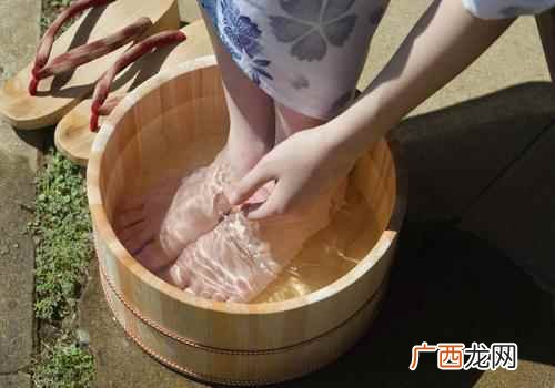 艾叶泡脚会过敏吗什么症状 艾叶泡脚会过敏吗