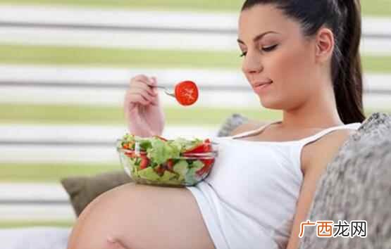 以孕前体重为标准在怀孕期间可以增加10至14公斤的体重 孕期饮食怎么控制体重
