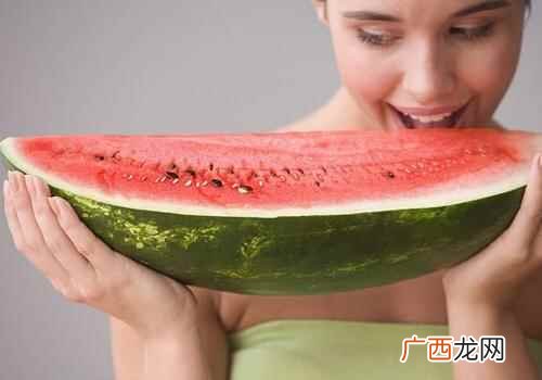 减肥期间可以吃西瓜吗晚上 减肥期间可以吃西瓜吗
