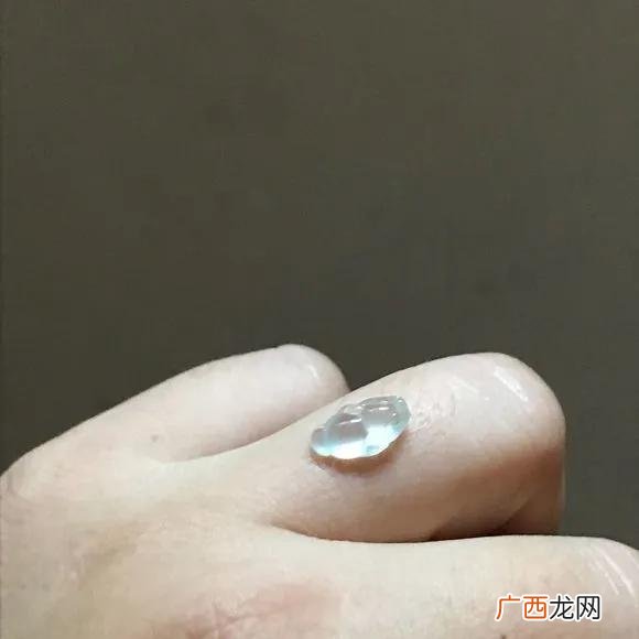 玉石的冰种和细糯种的区别 糯种和冰种哪个更贵