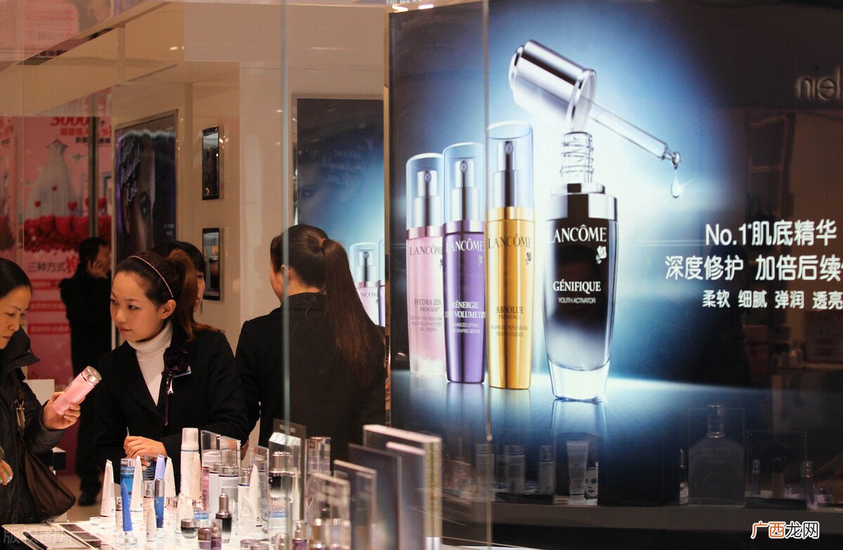 兰蔻和雅诗兰黛适合什么年纪的女人 雅诗兰黛和兰蔻年龄段