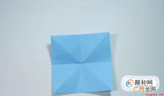 纸片折飞机爱心操作方法 怎么折爱心，爱心的折法