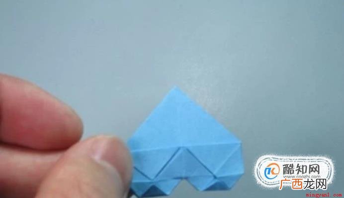 纸片折飞机爱心操作方法 怎么折爱心，爱心的折法