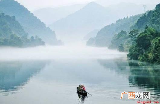 江流天地外,山色有无中 江流天地外山色有无中是什么意思