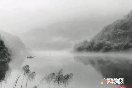 江流天地外,山色有无中 江流天地外山色有无中是什么意思