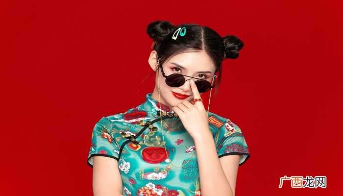 梦见别人穿旗袍的相关解释 梦见别人穿旗袍是什么预兆