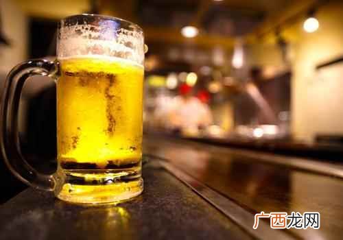 白酒和啤酒哪个热量高些 白酒和啤酒哪个热量高