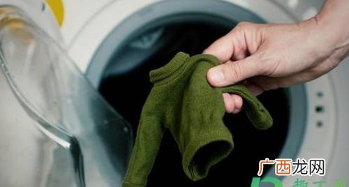 衣服洗缩水了怎么才能恢复 新衣服洗后缩水严重怎么处理