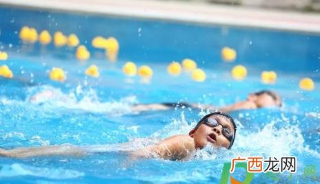 落水后正确的自救方法 小学生落水后如何自救