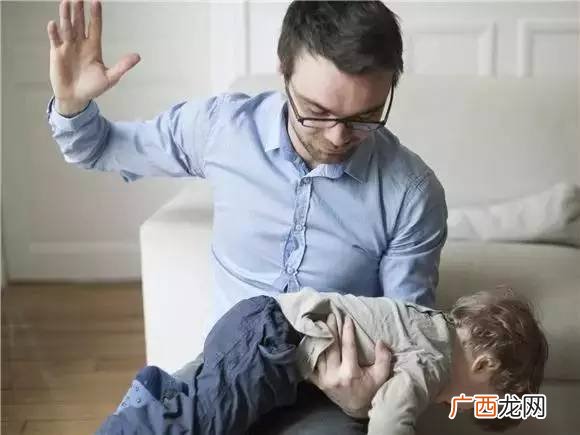 梦见与爸爸打架预示着什么 梦见被爸爸打是什么意思