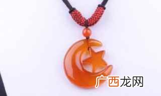 星星月亮吊坠的寓意是什么 月亮吊坠的寓意是什么
