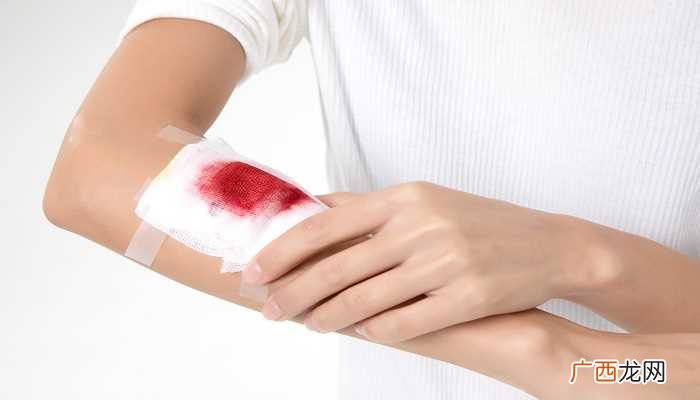 女人梦见死人并见到血的相关解释