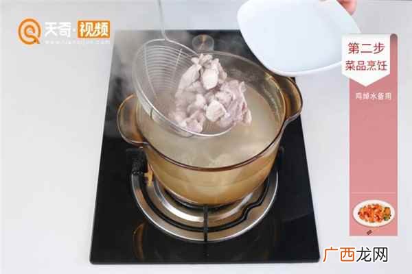 天麻炖鸡的做法和功效与禁忌 天麻炖鸡的做法