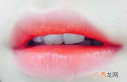 咬唇妆怎么画步骤 咬唇妆怎么画