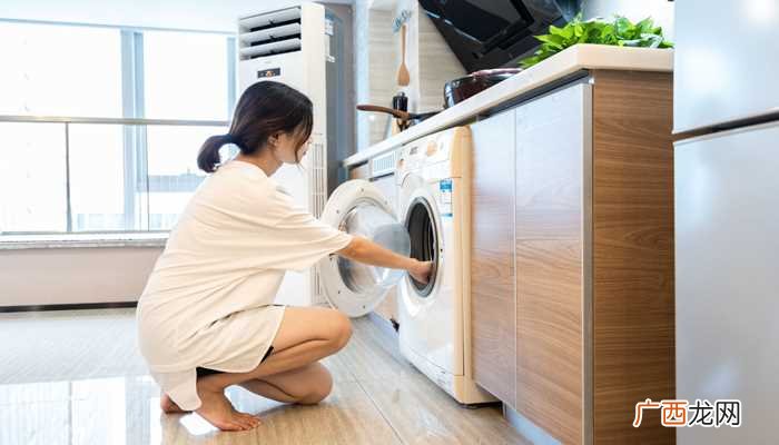 梦见自己洗衣服预示着近期工作运佳 梦见自己洗衣服是什么预兆