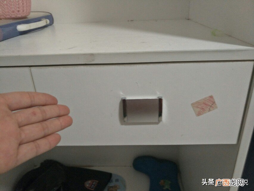 衣柜抽屉滑轨怎么拆卸的小方法 抽屉怎样从滑轨卸下来