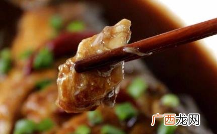 红烧鱼上面浇的那个汁怎么做 红烧鱼上面浇的红色的是什么