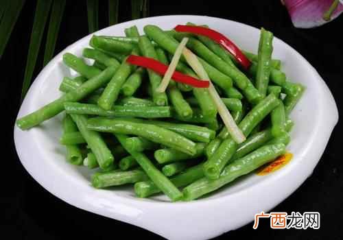 小米辣、辣椒油适量的做法 凉拌豇豆的做法,凉拌豇豆怎么做