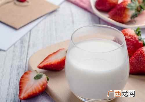 睡前喝牛奶会胖吗变高吗 睡前喝牛奶会胖吗