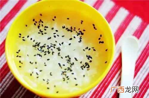蒸白梨蜂蜜治久咳咽干材料 感冒止咳化痰最快的方法