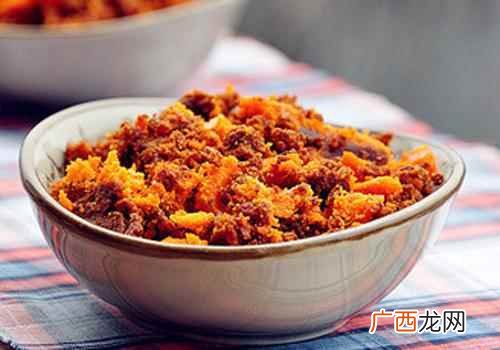 羊板油1000克、食盐2克。 羊油辣子的做法,羊油辣子怎么做