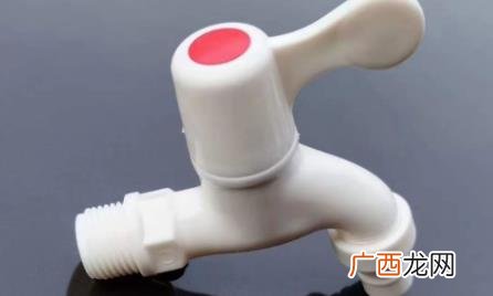 水龙头断了怎样取出残留部分 塑料水龙头断了怎么取出来