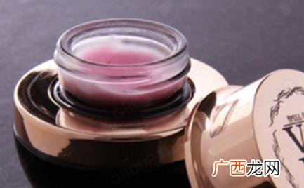 蛇毒眼膜红色白色区别 蛇毒面膜白色和红色的区别