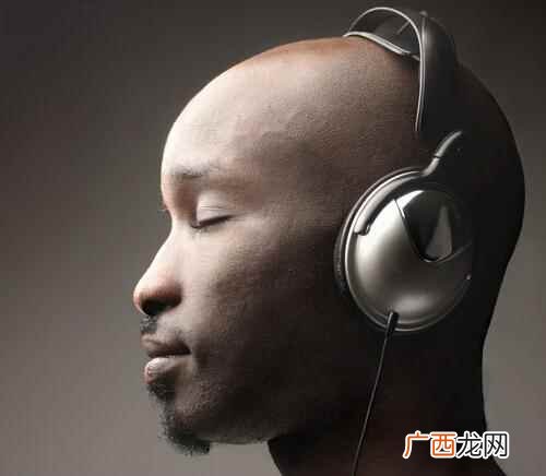 损伤听力噪声造成的听力疲劳 戴耳机听歌的危害,长时间戴耳机有什么危害