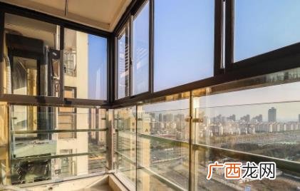 窗户两边开好还是中间开好 现在的高层窗户为什么往里开
