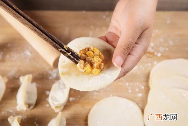 怎样煮冻饺子不破又好吃的窍门 正煮冻饺子的方法