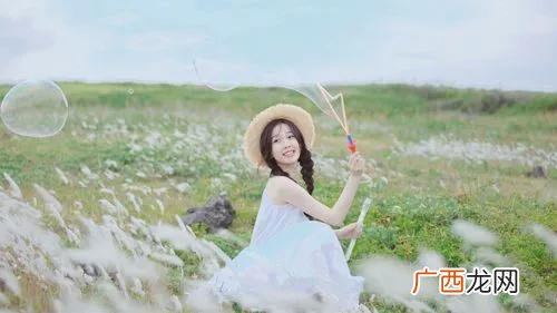 女孩子要怎么哄她才能开心 女孩子该不该哄