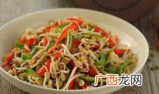 鱼肉和肥猪肉剁碎按照6:1的比例掺在一起 豆芽菜怎么炒好吃