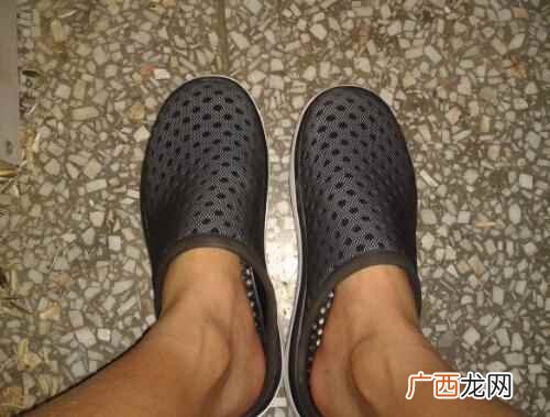 穿拖鞋脚臭是什么原因引起的 穿拖鞋脚臭是什么原因