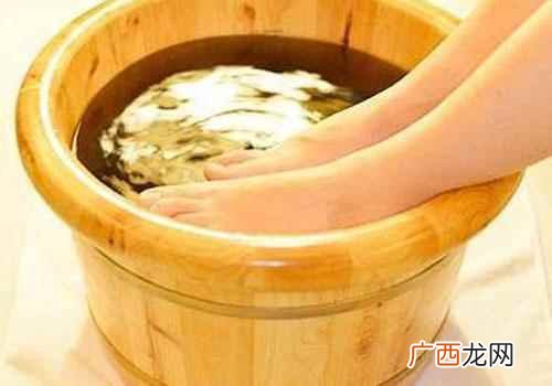 预防感冒经常利用生姜来泡脚能够很好的预防身体 生姜水泡脚有什么好处