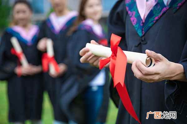 一本是第一批次招生的学校 一本二本的区别在哪里