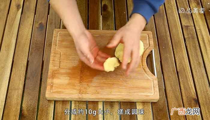 椰蓉球烘烤15分钟烤箱 椰蓉球的做法是什么