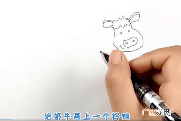 肚子上的奶涂上粉红色就可以了 牛简笔画