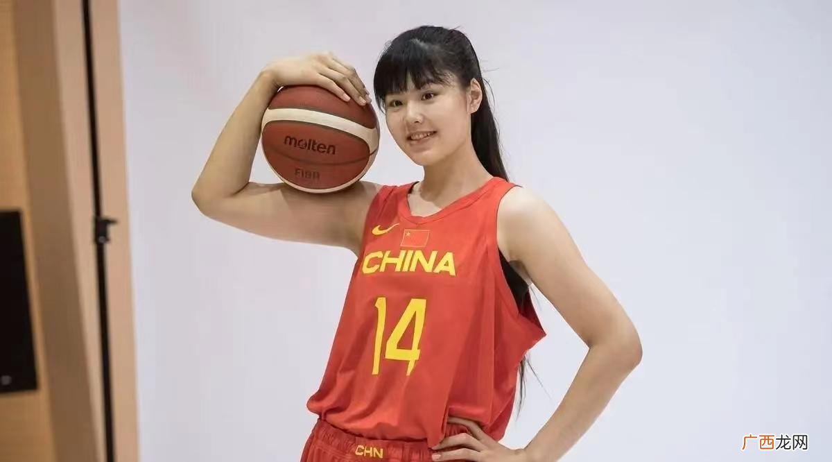 女篮小将李月汝资料介绍 女篮运动员李月汝个人简历