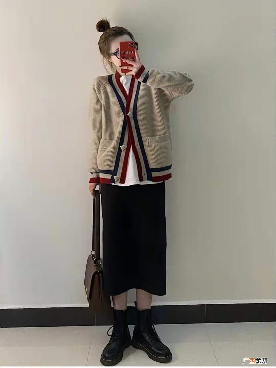 黑色裙子的时尚穿搭指南 黑色的裙子配什么颜色的鞋子图片