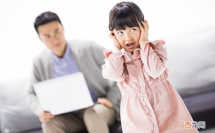 不同情况预兆不同 梦见和去世的父亲吵架是什么意思