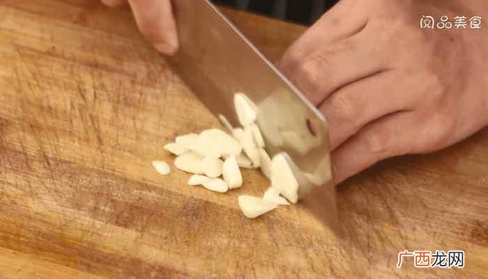 猪肚200克、红枣3粒、白酒 白切猪肚