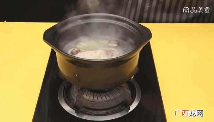 猪肚200克、红枣3粒、白酒 白切猪肚