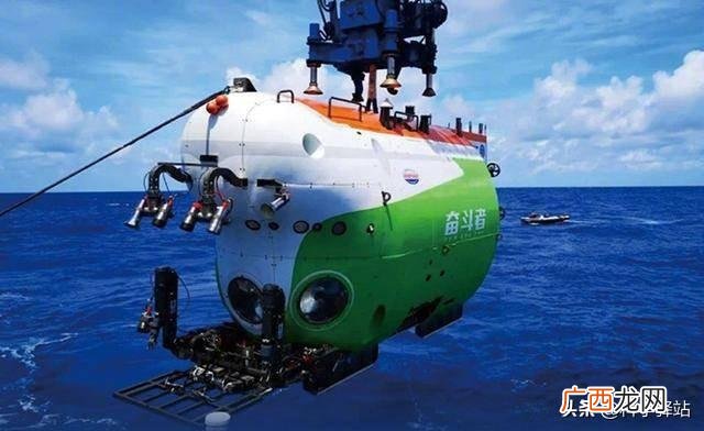 鲸鱼比潜艇下潜深度大 鲸鱼为什么可以潜水很深不会被压扁