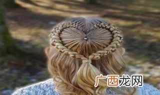 爱心的形状后再扎成马尾 儿童爱心发型怎么编