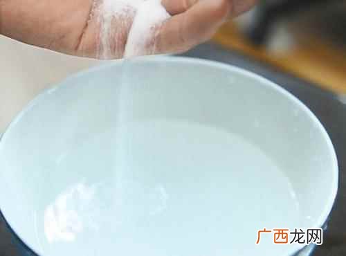 盐水的功效能治什么 喝盐水的功效与作用