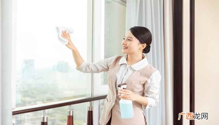 为什么用湿毛巾擦玻璃老是不干净 用毛巾擦玻璃怎么擦才干净